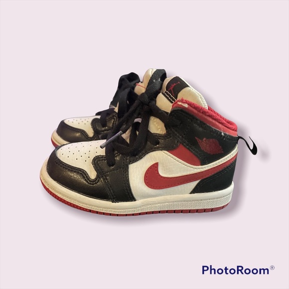 Air Jordan sneakers - Picture 2 of 3